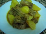 Patatas guisadas con costillas adobadas