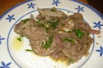 Solomillo de cerdo con manzanas y cebollas rojas