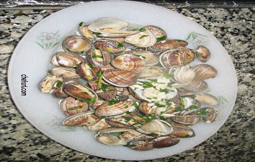 Almejas con ajo, perejil y moriles