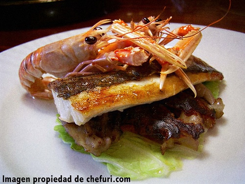 Lubina con Cigalas y Crustillant de Pies de Cerdo