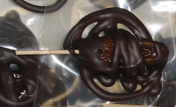 Piruletes de Dátil y Chocolate